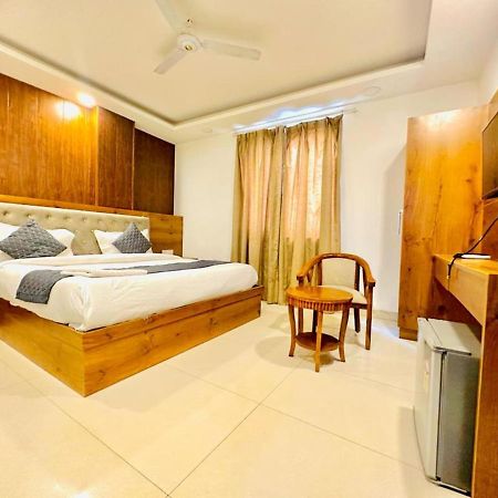 Hotel The Glory Near Delhi International Airport نيودلهي المظهر الخارجي الصورة