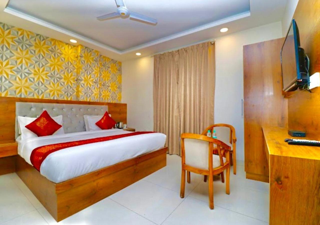 Hotel The Glory Near Delhi International Airport نيودلهي المظهر الخارجي الصورة