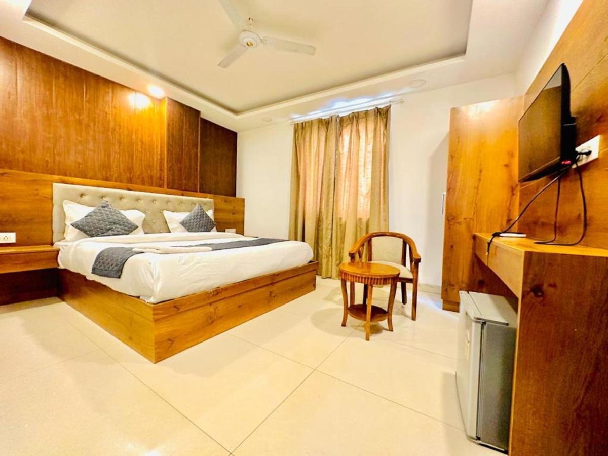 Hotel The Glory Near Delhi International Airport نيودلهي المظهر الخارجي الصورة